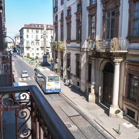 Santa Chiara 32 شقة