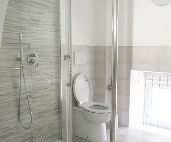 Apartment Santa Chiara 32 *